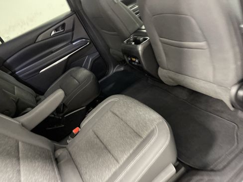 Used 2025 Chevrolet Traverse LT image 22