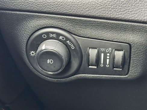 Used 2018 Jeep Compass Latitude w/ Safe & Security Group image 29