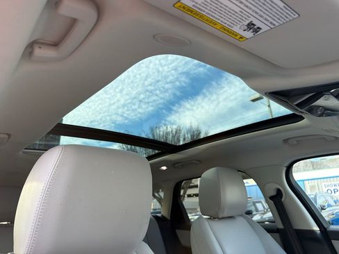 Used 2025 Land Rover Range Rover Velar Dynamic SE image 13