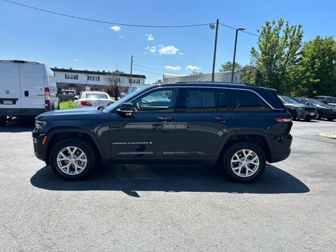 Used 2023 Jeep Grand Cherokee Limited AWD/4WD image 7