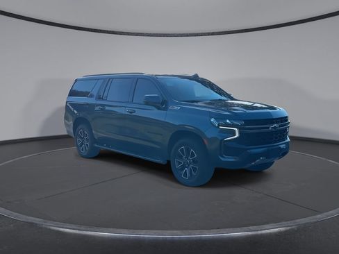 Used 2021 Chevrolet Suburban Z71 w/ Luxury Package AWD/4WD image 2