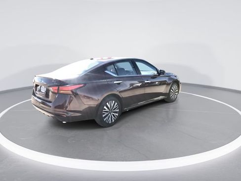 Certified 2024 Nissan Altima 2.5 SV FWD image 8