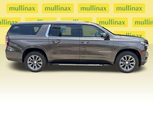 Used 2021 Chevrolet Suburban LT w/ LT Signature Package RWD image 2