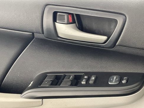 Used 2014 Toyota Camry LE image 19