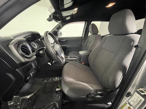 Used 2019 Toyota Tacoma TRD Sport w/ Technology Package image 12