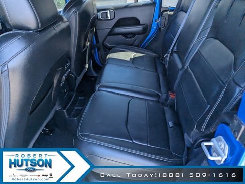 Used 2022 Jeep Wrangler Unlimited Sahara image 9