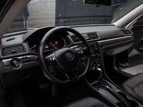 Used 2018 Volkswagen Passat 2.0T R-Line image 25