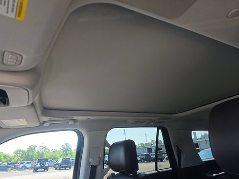 Used 2025 Ford Expedition Platinum w/ Platinum Ultimate Package AWD/4WD image 9