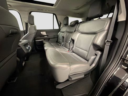 Used 2025 Ford Expedition Active AWD/4WD image 28