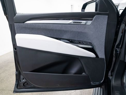 Used 2025 Cadillac Escalade V image 20