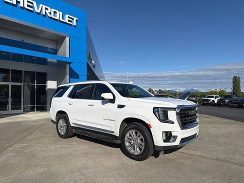 Used 2024 GMC Yukon SLT w/ SLT Luxury Package AWD/4WD image 7