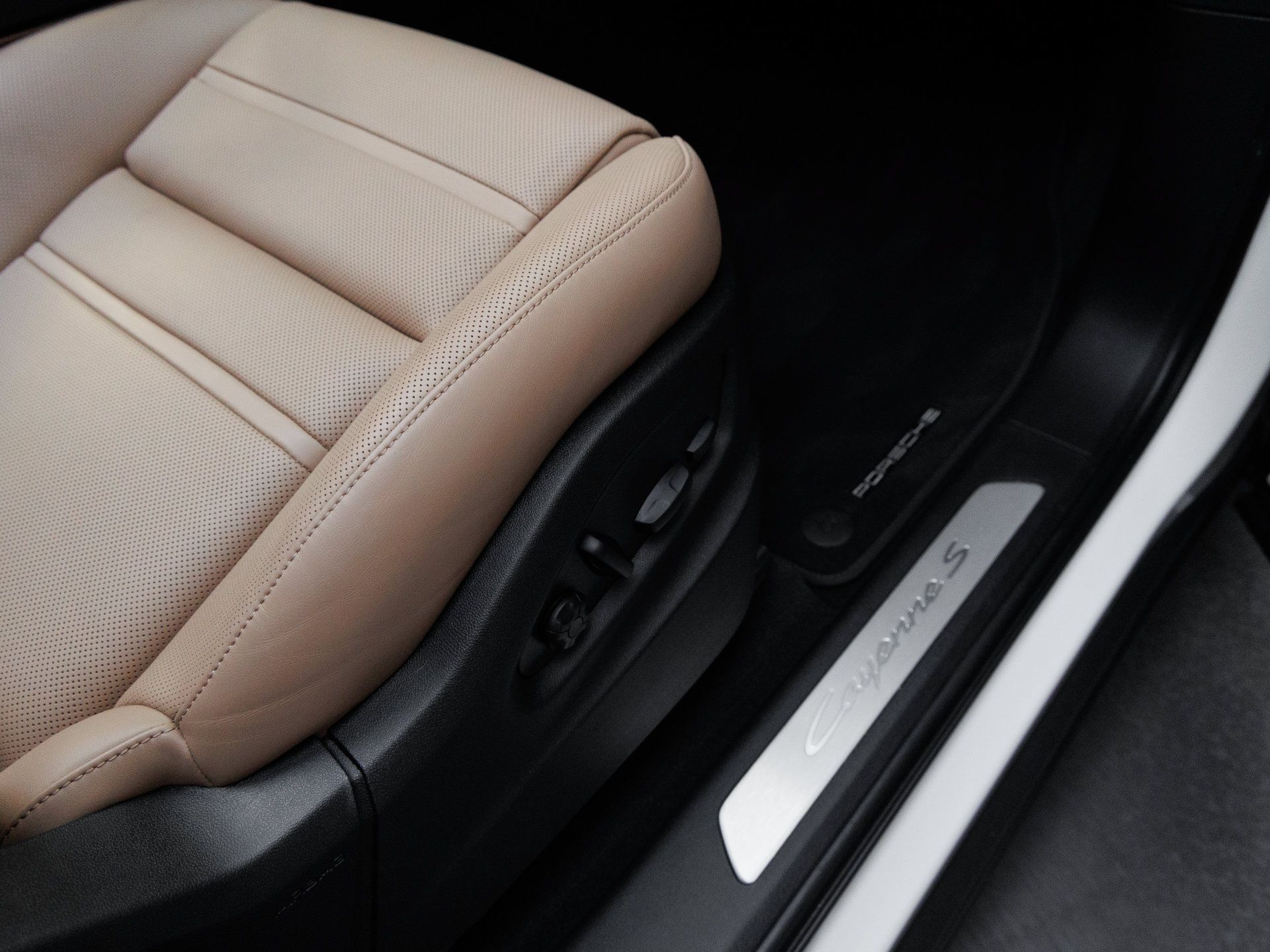 Used 2026 Porsche Cayenne S AWD/4WD image 38