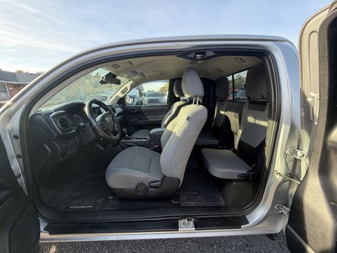 Used 2021 Toyota Tacoma SR w/ SR Convenience Package RWD image 11