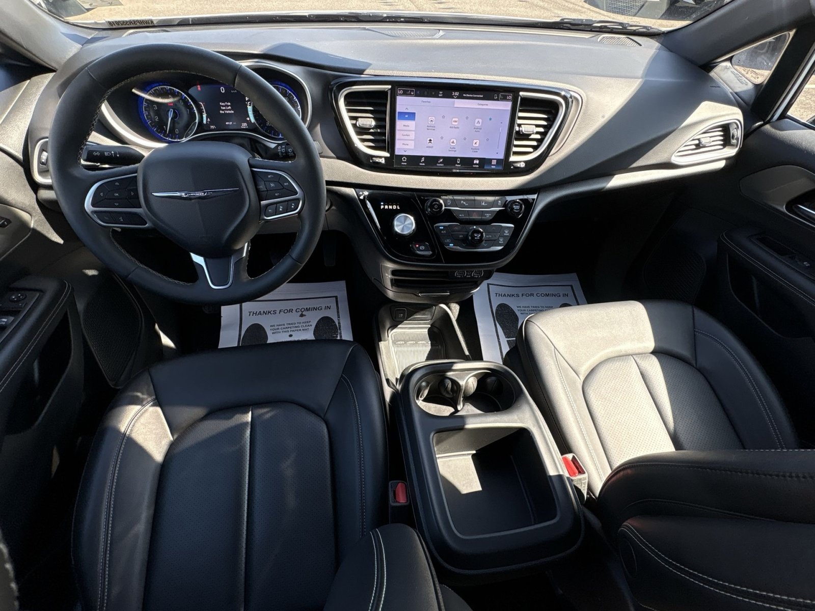 Used 2025 Chrysler Pacifica Select FWD image 23