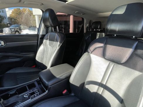Used 2024 Kia Sorento EX w/ Panoramic Sunroof Package image 21