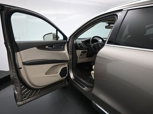 Used 2020 Lincoln Nautilus Reserve image 7