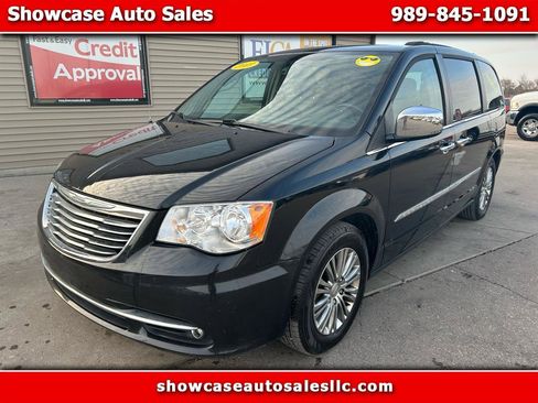 Used 2013 Chrysler Town & Country Touring-L w/ Driver Convenience Group image 1