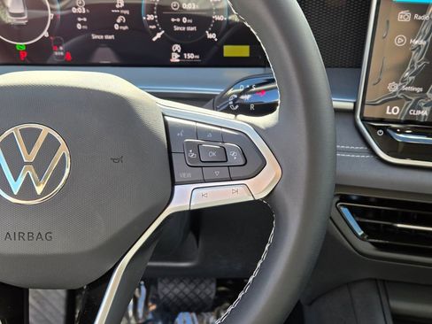 New 2026 Volkswagen Tiguan SE image 13