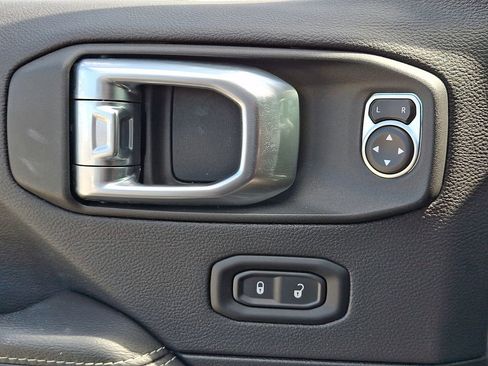 Used 2023 Jeep Wrangler Unlimited Sahara w/ Cold Weather Group AWD/4WD image 26