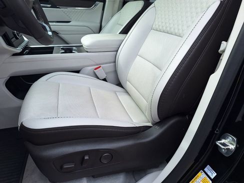 Used 2024 GMC Acadia Denali FWD image 10