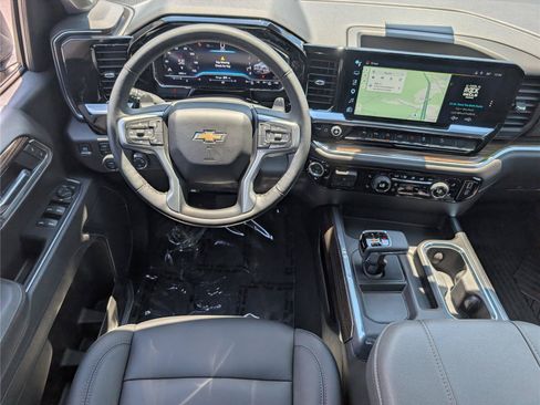Used 2025 Chevrolet Silverado 1500 LT w/ Z71 Off-Road Package AWD/4WD image 18