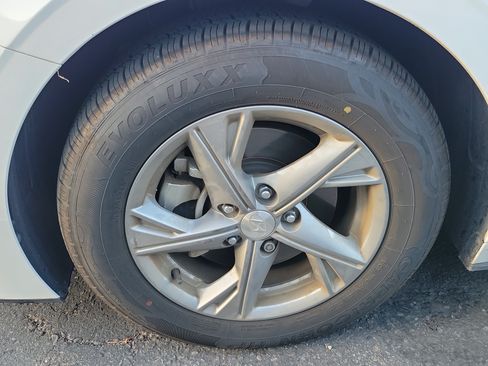 Used 2023 Hyundai Sonata SE FWD image 3