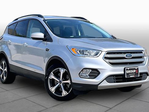 Used 2017 Ford Escape SE w/ Equipment Group 201A FWD image 3