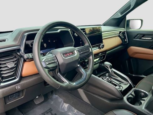 Used 2023 GMC Canyon AT4 image 9