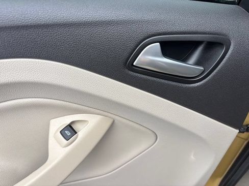 Used 2015 Ford Escape SE FWD image 32