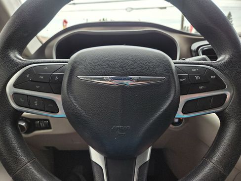 Used 2020 Chrysler Voyager Lxi image 16