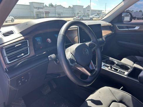Used 2024 Volkswagen Atlas SE w/ Black Wheel Package image 11
