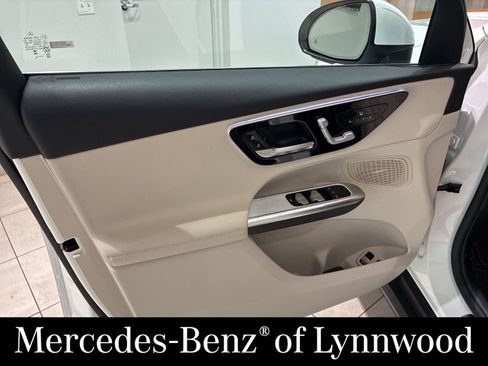 Used 2025 Mercedes-Benz GLC 350e 4MATIC image 6
