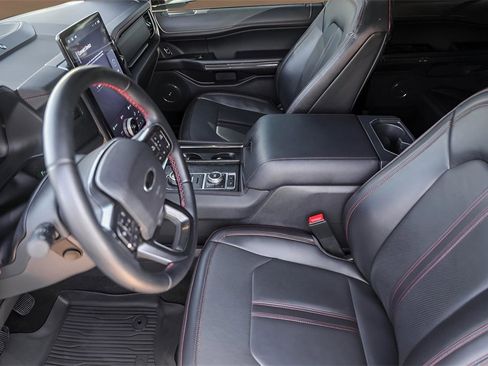 Used 2022 Ford Expedition Limited image 9