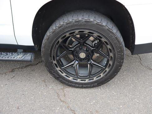 Used 2024 Chevrolet Suburban Z71 w/ Luxury Package AWD/4WD image 44