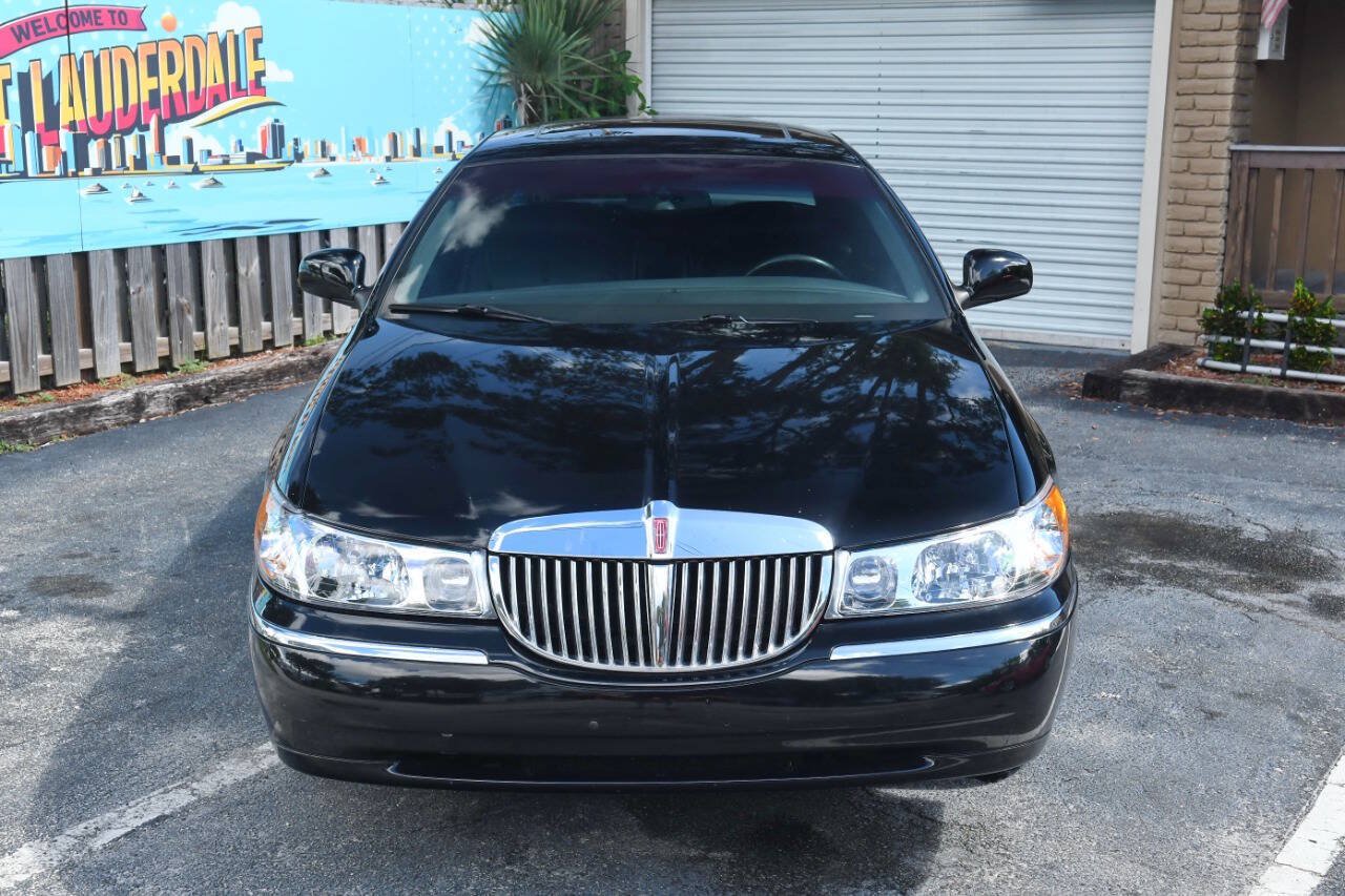Used 1999 Lincoln Town Car Signature RWD image 2