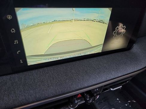 Certified 2025 Nissan Kicks SV image 18