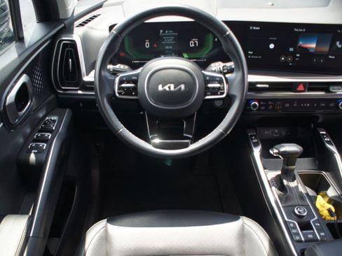 Used 2024 Kia Sorento S FWD image 5