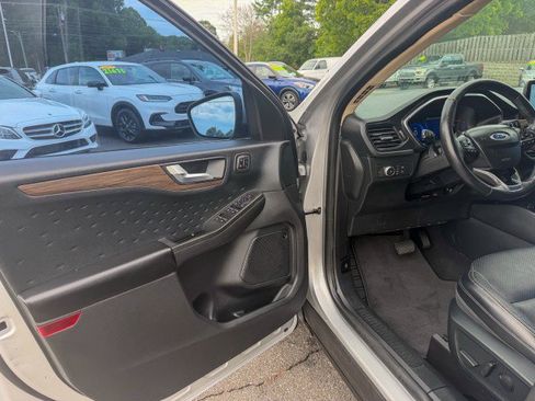 Used 2020 Ford Escape Titanium AWD/4WD image 15