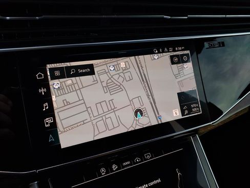 Used 2023 Audi Q7 Premium w/ Towing Package image 20