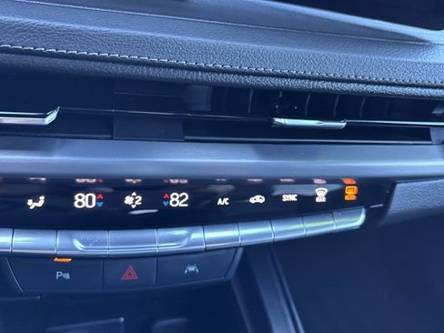 Used 2025 Cadillac XT4 Premium Luxury image 36