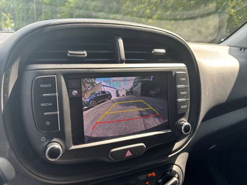 Used 2025 Kia Soul LX w/ LX Technology Package FWD image 20