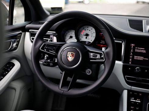 Certified 2026 Porsche Macan AWD/4WD image 32