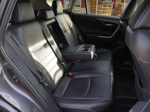 Used 2020 Toyota RAV4 Limited image 31