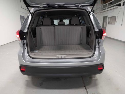 Used 2019 Toyota Highlander LE image 40