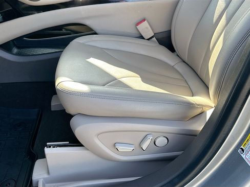 Used 2023 Lincoln Nautilus FWD image 19
