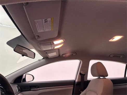 Used 2018 Hyundai Elantra SE image 38