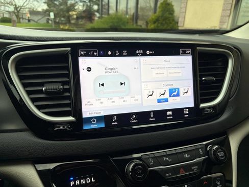 Used 2024 Chrysler Pacifica Touring-L FWD image 22