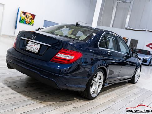 Used 2013 Mercedes-Benz C 250 Sedan image 19