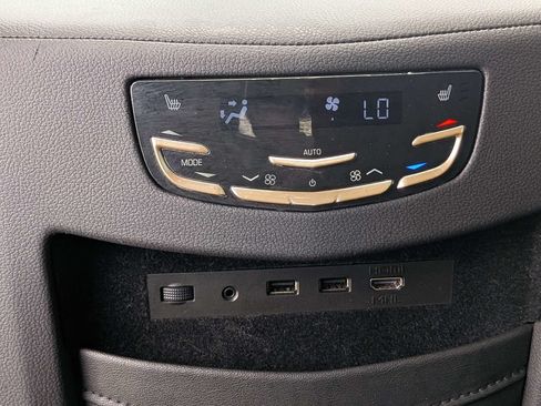Used 2019 Cadillac Escalade Premium Luxury RWD image 16
