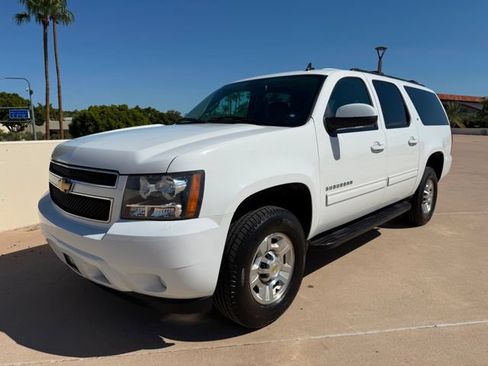 Used 2013 Chevrolet Suburban 2500 LT w/ Luxury Package AWD/4WD image 5